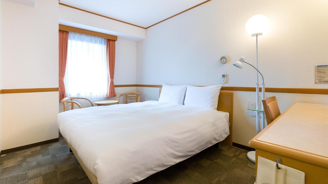 Toyoko Inn Nishitetsu Kurume Eki Higashi Guchi Exterior foto