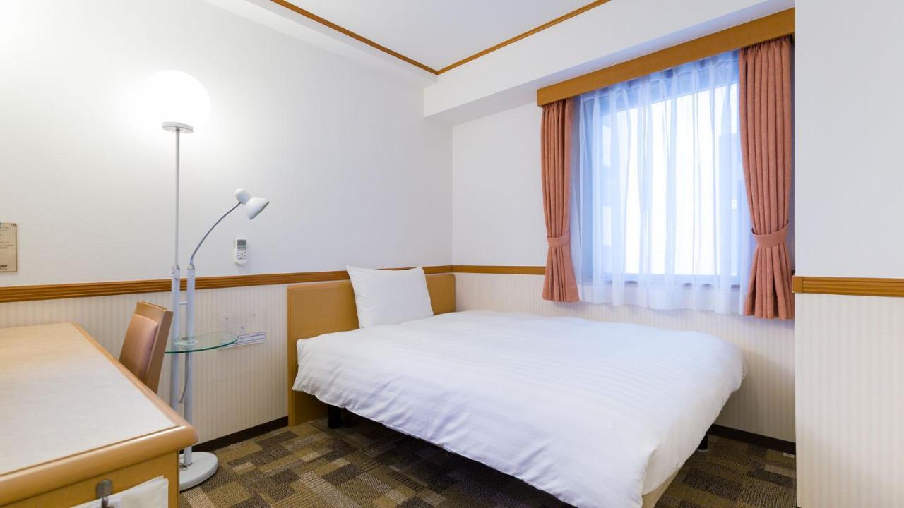 Toyoko Inn Nishitetsu Kurume Eki Higashi Guchi Exterior foto