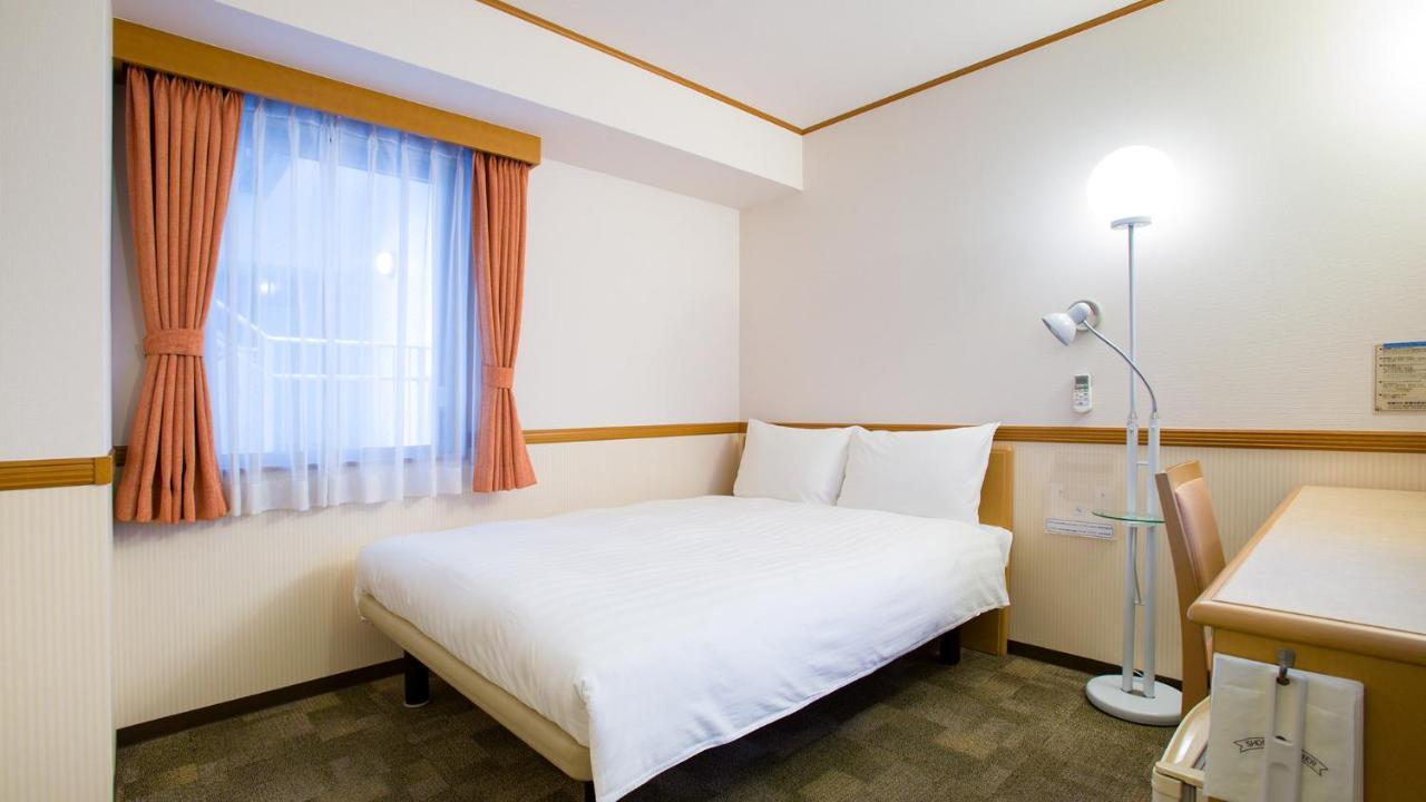 Toyoko Inn Nishitetsu Kurume Eki Higashi Guchi Exterior foto