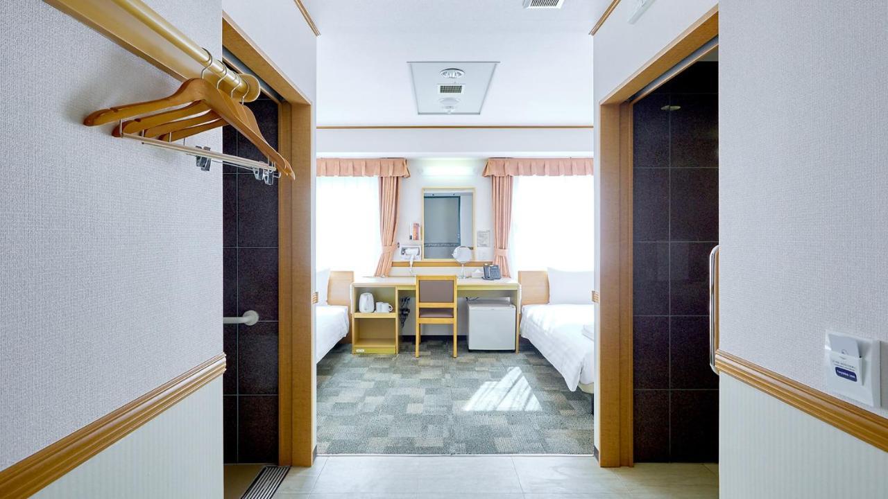 Toyoko Inn Nishitetsu Kurume Eki Higashi Guchi Exterior foto